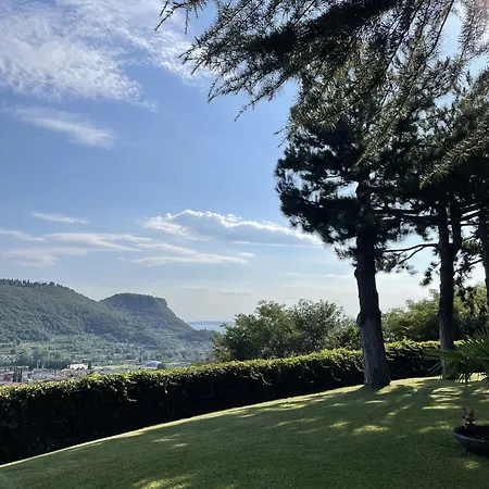 Apartment The Nest - Pool & Garden 5 Minutes From Garda *