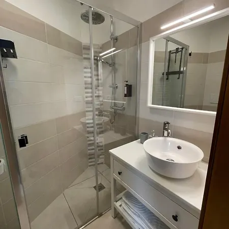 Apartment The Nest - Pool & Garden 5 Minutes From Garda